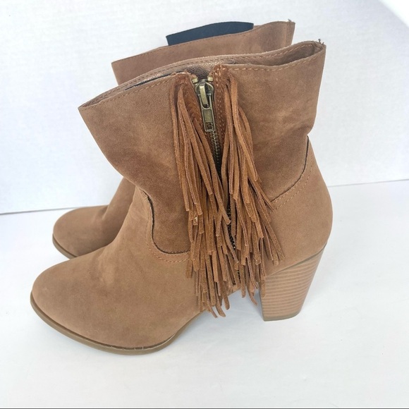 Sugar Tuko Women's Tan Suede Almond Toe Block Heel Booties with Tassles Size 9M - Picture 2 of 11